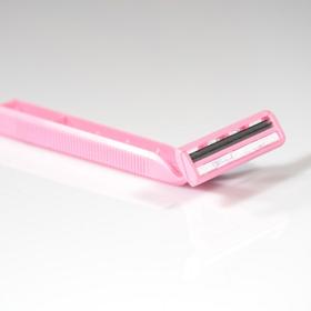 Žiletka vám nohy oholí kvalitně.