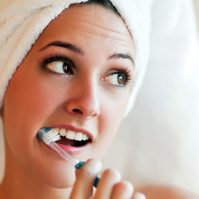 Co se děje se zuby, když si je čistíte jen jednou denně?