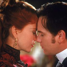 Muzikál Moulin Rouge vás dostane především pěveckým výkonem Ewana McGregora.