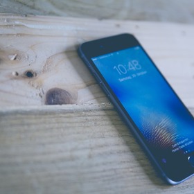 Mobily na tábor nepatří. Neustálé telefonické spojení a kontroly jsou nezdravé.