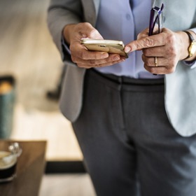 Všechny urážky, nadávky, odsuzování či obviňování jsou jen velice nešťastná vyjádření nenaplněných potřeb.