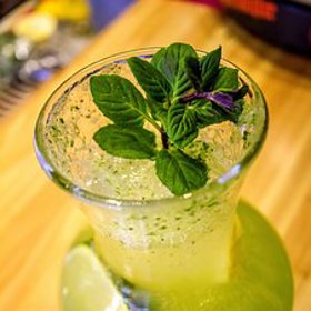 Jedna z nejoblíbenějších letních limonád nabízí víc, než jen perfektní osvěžení.