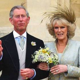 Camilla udržovala s Charlesem vztah ještě v době, kdy byli oba svobodní. Nebyla ovšem shledána vhodnou manželkou pro následníka trůnu. Proto se jejich cesty oficiálně rozdělily. V osobním životě se ale údajně stýkali i během jejich prvních manželství. 