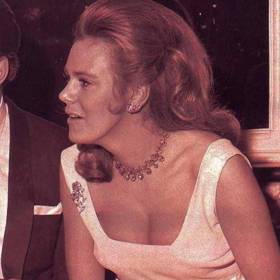 Dívčí jméno Camilly je Camilla Rosemary Shand. Prvním sňatkem se z ní stala Camilla Parker-Bowles.