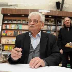 V roce 1967 byl za svůj projev na sjezdu svazu spisovatelů vyloučen ze strany.