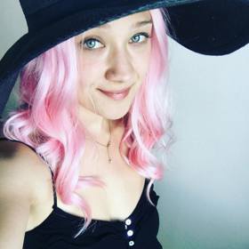 Mašková je díky své barevné hřívě dobře zapamatovatelná