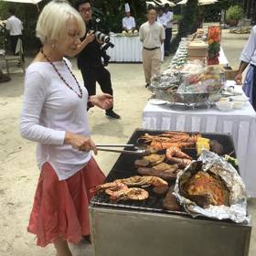 Helen se nebojí ani grilu