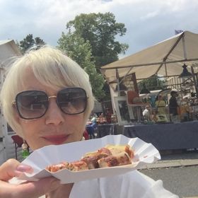 Hollywoodská hvězda si pochutná i na curry wurstu