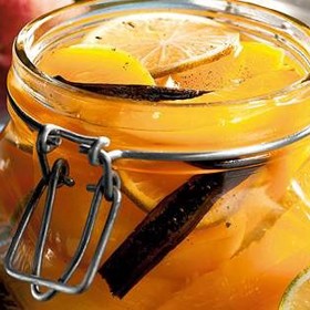 Broskve v bílém rumu