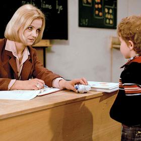 Zazářila i v roli učitelky v My všichni školou povinní s Milanem Šimáčkem.