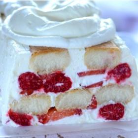 Oblíbené piškotové dortíky k nám dorazily nejspíše z Itálie po vzoru známého tiramisu. Tahle verze "Letního piškotového dortíku" vám ho jistě připomene.