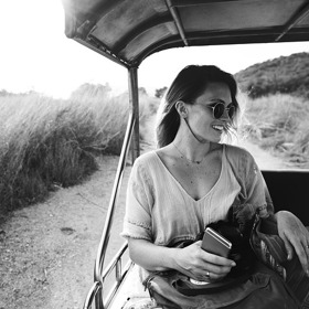 Pokud v létě cestujete a potíte se, vyzkoušejte domácí antiperspirant