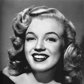 Marilyn Monroe (1. června 1926 – 5. srpna 1962), vlastním jménem Norma Jeane Mortenson, byla americká legendární filmová herečka a jedna z nejvíce sexy žen světa. Znáte její nejslavnější citáty?