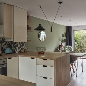 Terasové dveře vedou na zahradu plnou přirozeného světla