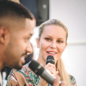 Akci svého kamaráda si nenechala ujít ani modelka Simona Krainová