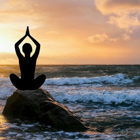 Jóga přináší klid a mír, stejně jako útulný domov.