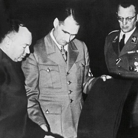 Hess se snažil vyjednat s Anglií mír.