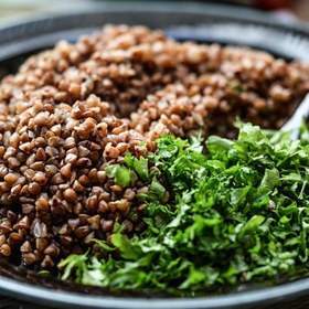 Kroupy můžete podávat jako hlavní jídlo i přílohu k masu.