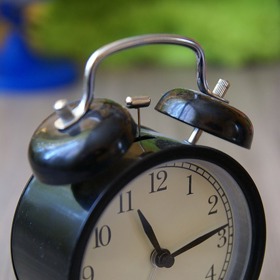 Vstávejte s časovou rezervou, ať nemáte stresy.