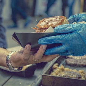 Na trzích si dopřejte i hotové jídlo, nebudete litovat.
