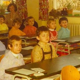 Zájmová činnost se často konala ve školních třídách.