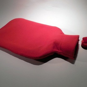 Horká láhev na břicho také pomáhá zmírnit bolesti.