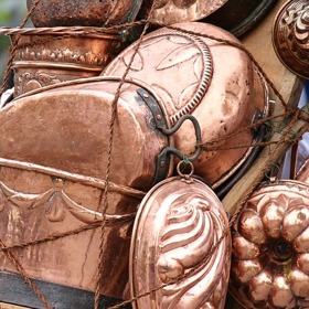 Měděné nádobí je nebezpečné.