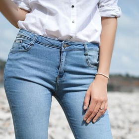 Nenoste příliš úzké džíny.