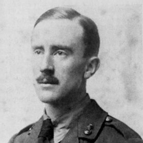 Mladý J. R. R. Tolkien. V první světové válce se zúčastnil bitvy u Sommy.
