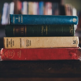 Vždy rád vymýšlel příběhy pro své čtyři děti – tak vznikla také jeho první kniha ze Středozemě.