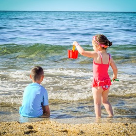 Pro děti zvolte hotel s animátory nebo s sebou vezměte alespoň dostatek bábovek.