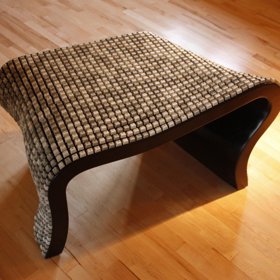 Stylový kousek nábytku se také dá sestavit z klávesnice