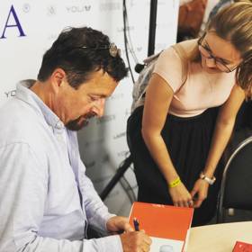 Spisovatel Michal Viewegh bude mít v průběhu akce svou autogramiádu