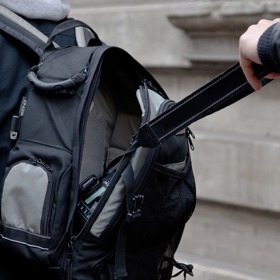 Kapsy svého batohu kontrolujte často.