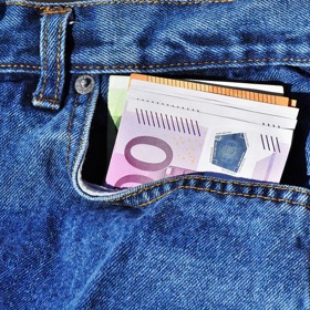 Peníze noste na různých místech.