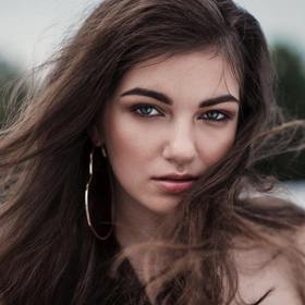 Nelly je talentovaná herečka a zpěvačka.