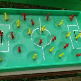 Komunistický stolní fotbálek, který jste mohli mastit kdekoliv.