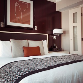 Pokud chcete spát nazí, musíte se cítit komfortně.