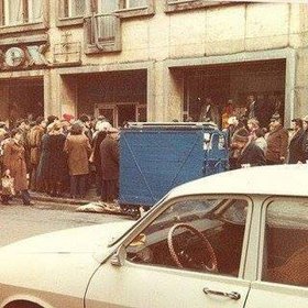 Fronty před Tuzexem byly nekonečné.