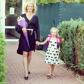 Moderátorka Kristýna Kloubková své dceři Jasmínce dopřeje i sladkosti.