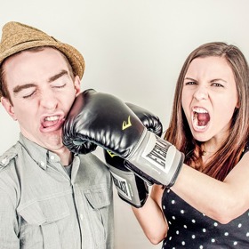 Už vám ty jeho věčné lži lezou na nervy?