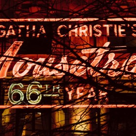 Past na myši je i divadelní hrou.