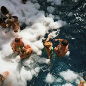 Drinky, muzika a světelná show - toho všeho se vám na "Sparty" dostane.