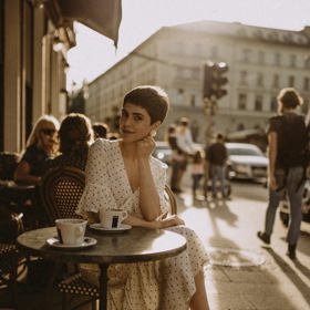 Na první schůzce byste se měla cítit příjemně, a ne řešit zlobivý žaludek.