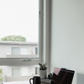 Nejvhodnější je místo u stolu, někde, kde budete mít klid a nebude vás to svádět k ostatním činnostem.