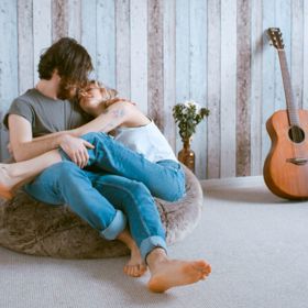 Až budete s přítelem sama, pak teprve poznáte pravou svobodu.