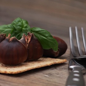 Grilované jedlé kaštany jsou sice trochu netradiční, ale zamilujete si je