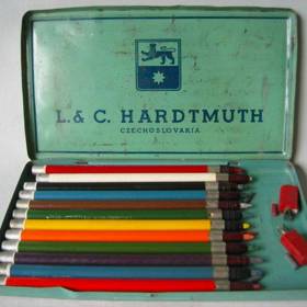 Pastelky v kovovém pouzdru byly klasikou