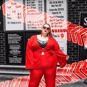 Některé Tessiny outfity nápadně připomínají ty od české zpěvačky Ewy Farne.