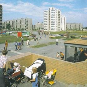 Někteří si bydlení v paneláku nemohou vynachválit dodnes.